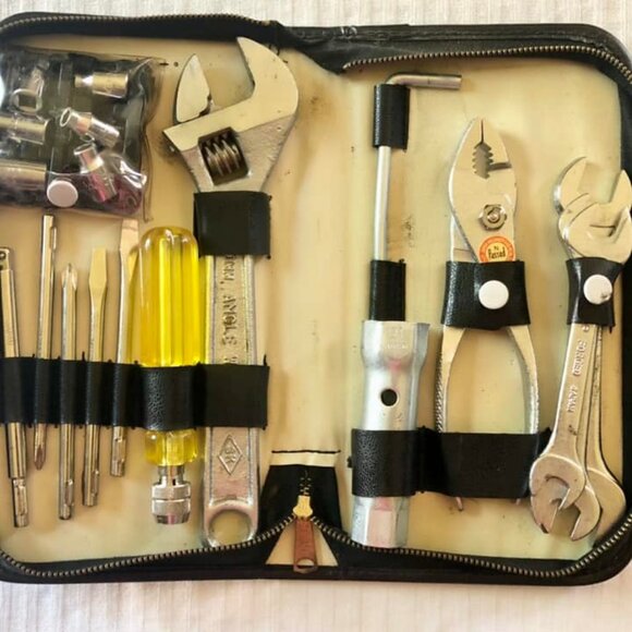 Vintage Metric Automotive Complete 19pc Automotive Tool Kit W/ Zipper Case - Picture 2 of 10
